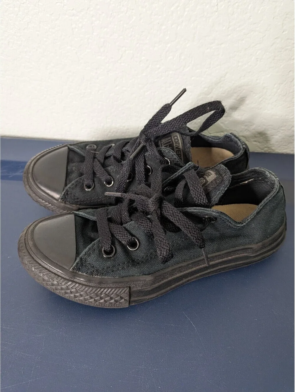 Converse Chuck Taylor All Star Low Top Black Canvas Sneakers kids size 12